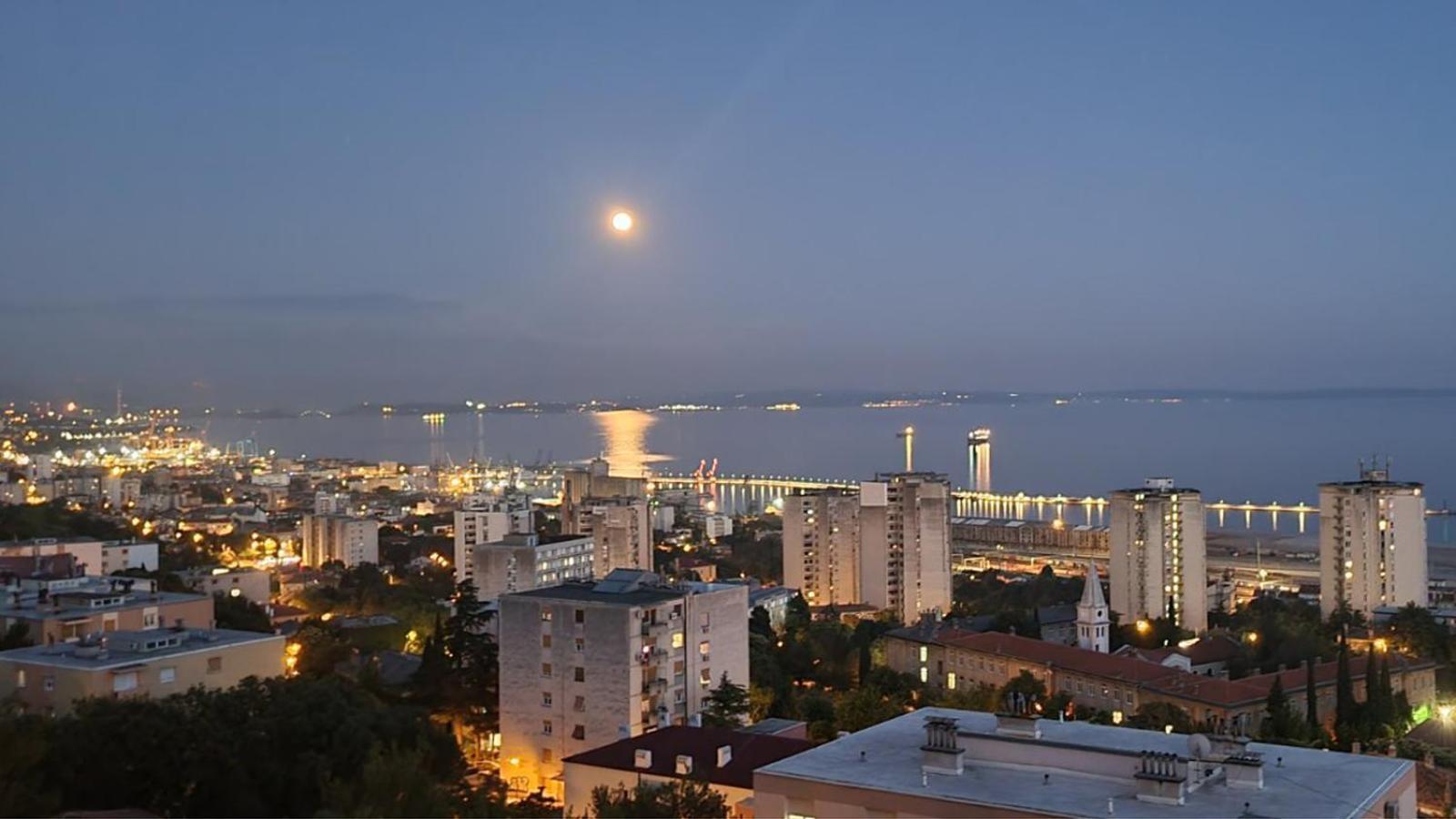Qr Apartment For Family, Couples, And Friends Stay In Rijeka Exterior photo